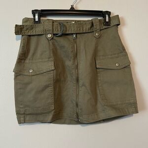 Olive Green Attached Belt Cargo Mini Skirt with Pockets Zip up Women’s 5/27W